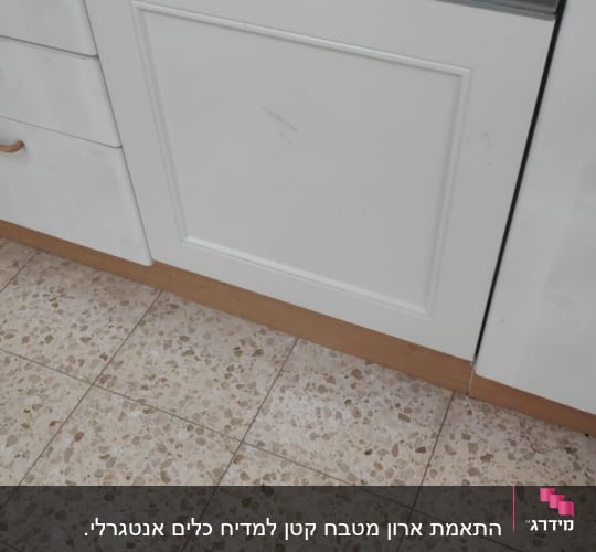 מדיח כלים בוש עם חלקים על השיש